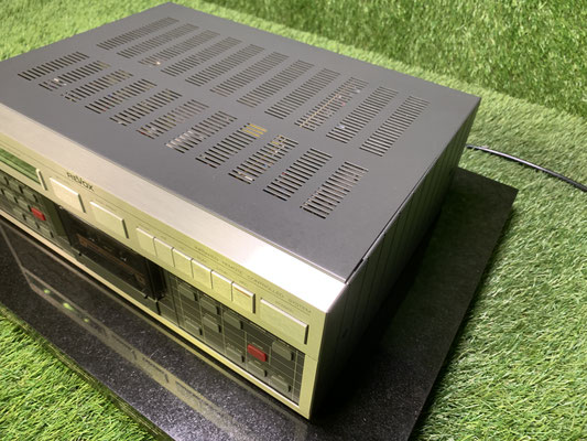 Revox B215 Kassettendeck Frontansicht Seite