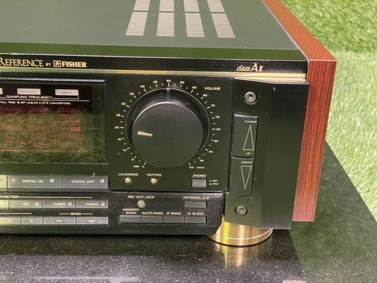 Fisher RS-Z1 Receiver beleuchtete Skala Detail