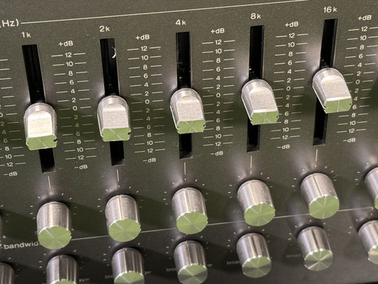 Equalizer Technics SH 9090 Universal Frequency Equalizer Bedienelemente Detail