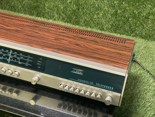 Receiver Telefunken Concerto 101 schräg von vorne