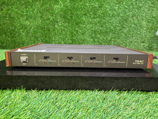 DBX Einheit TEAC RX-9 Frontansicht Bedienfeld