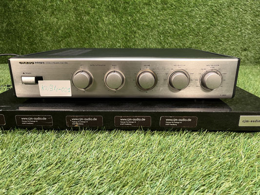 Vorverstärker Onkyo Integra P 3890 Frontansicht in Schwarz