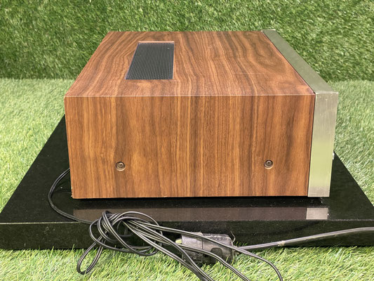 Receiver Technics SA-7300X Seitenansicht rechts Holzgehäuse