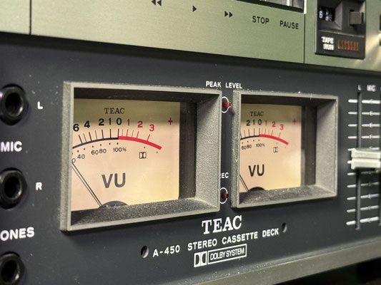 Teac A-450 Kassettendeck VU Meter