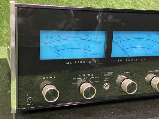 mcintosh-mc2205-front-vu-meter.jpg