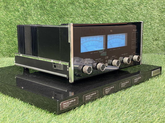 mcintosh-mc2205-seite VU.jpg