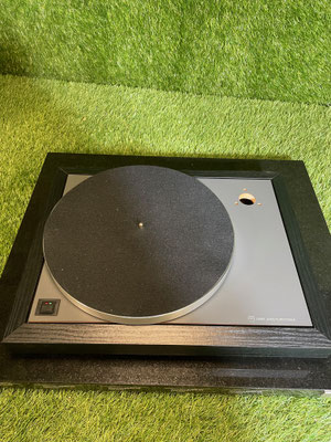 linn-axis-ii-subchassis-detail.jpg → Linn Axis II Subchassis und Tellerlager Detailansicht
