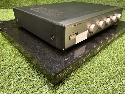 Vorverstärker Onkyo Integra P 3890 Detail der Bedienelemente und Regler