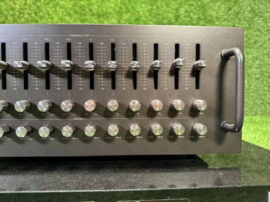 Equalizer Technics SH 9090 Universal Frequency Equalizer Frontansicht