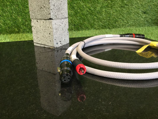 XLR auf Cinch Silber Kupfer Kabel Detailansicht Stecker