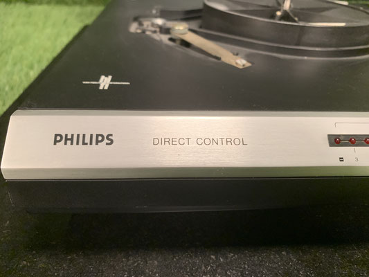 Philips AF-829 Plattenspieler – Nahaufnahme der Bedienelemente