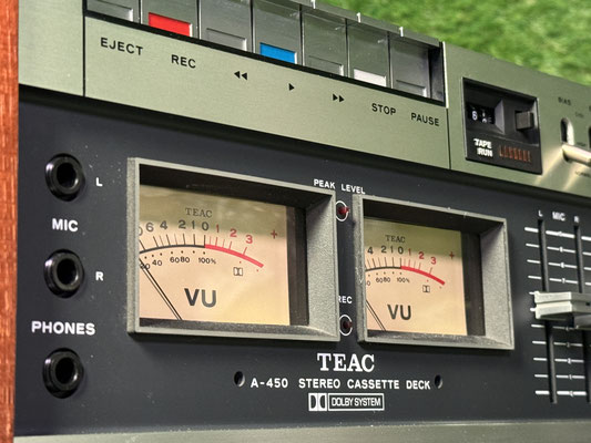 Teac A-450 Kassettendeck VU Meter