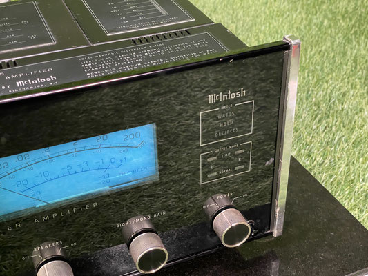 mcintosh-mc2205-front-vu-meter.jpg