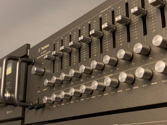 Equalizer Technics SH 9090 Universal Frequency Equalizer Bedienelemente Detail