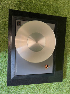 linn-axis-ii-zarge.jpg → Linn Axis II Zarge und Oberseite ohne Tonarm