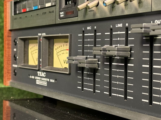 Teac A-450 Kassettendeck Bedienfeld und Regler