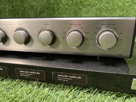 Vorverstärker Onkyo Integra P 3890 Detail der Bedienelemente und Regler