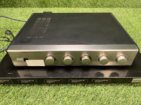 Vorverstärker Onkyo Integra P 3890 Frontansicht in Schwarz