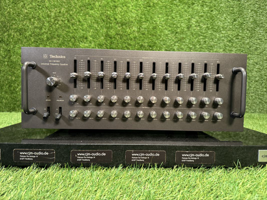 Equalizer Technics SH 9090 Universal Frequency Equalizer Frontansicht