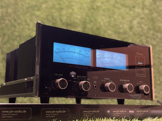 mcintosh-mc2205-front-vu-meter.jpg
