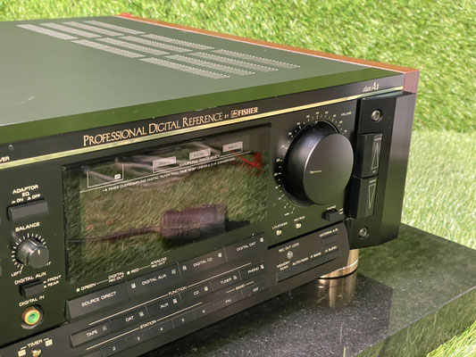 Fisher RS-Z1 Receiver beleuchtete Skala Detail