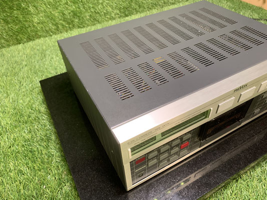 Revox B215 Kassettendeck Frontansicht Seitenansicht