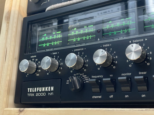 Telefunken TRX 2000 Receiver Front schräg rechts