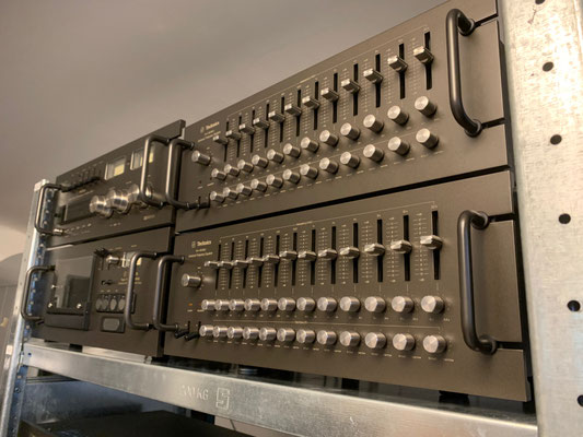 Equalizer Technics SH 9090 Universal Frequency Equalizer schräg Front