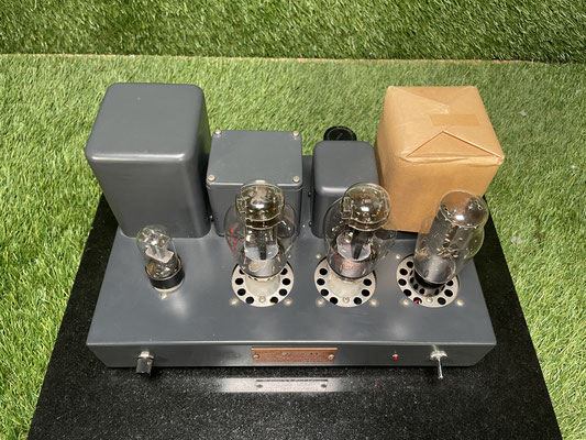Röhrenendstufe Sun Audio SV 2A3PE Mono Endstufe Oberseite mit Röhrenbestückung