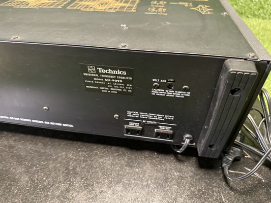 Equalizer Technics SH 9090 Universal Frequency Equalizer Rückseite Anschlüsse