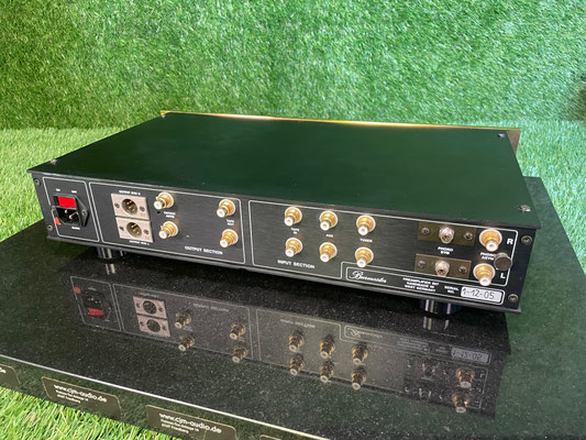 Vorverstärker Burmester 897 Rückseite Cinch XLR Anschlüsse High End Vorstufe