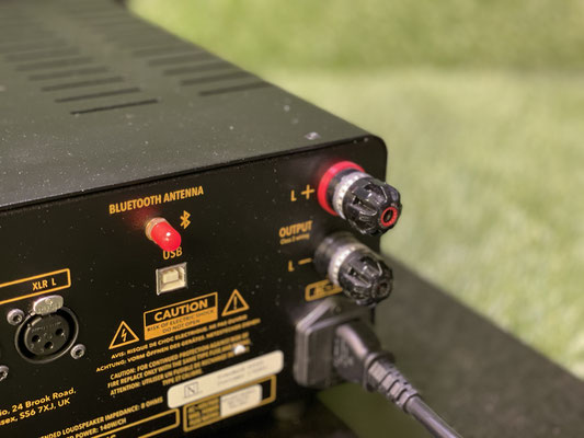 Roksan Blak Vollverstärker speaker ports