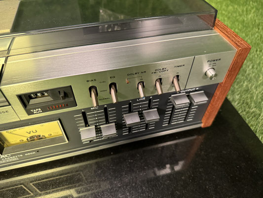 Teac A-450 Kassettendeck Bedienfeld und Regler