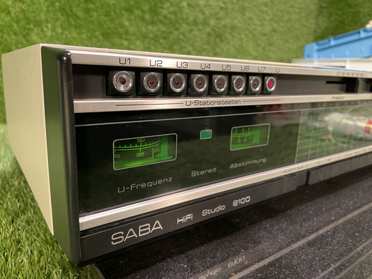 Detail Bedienfeld Receiver SABA Studio 8100, Bedienfeld Regler und Schalter