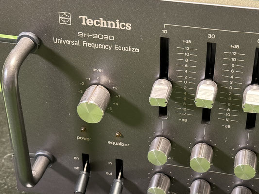Equalizer Technics SH 9090 Universal Frequency Equalizer Bedienelemente Detail