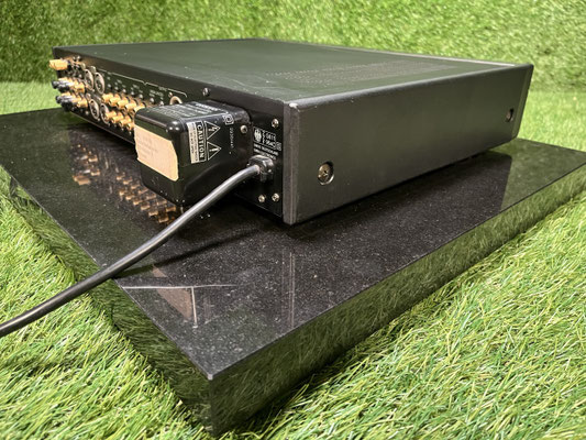 Vorverstärker Onkyo Integra P 3890 Rückansicht mit XLR Cinch und Phono Anschlüssen