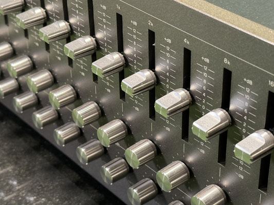 Equalizer Technics SH 9090 Universal Frequency Equalizer Bedienelemente Detail