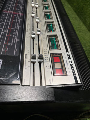 Grundig RTV 1040 Bedienelemente und Schieberegler Detail