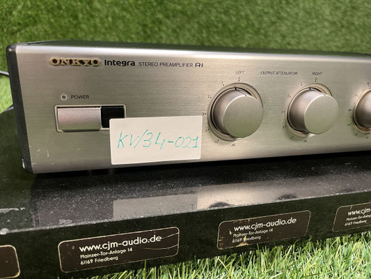 Vorverstärker Onkyo Integra P 3890 Detail der Bedienelemente und Regler