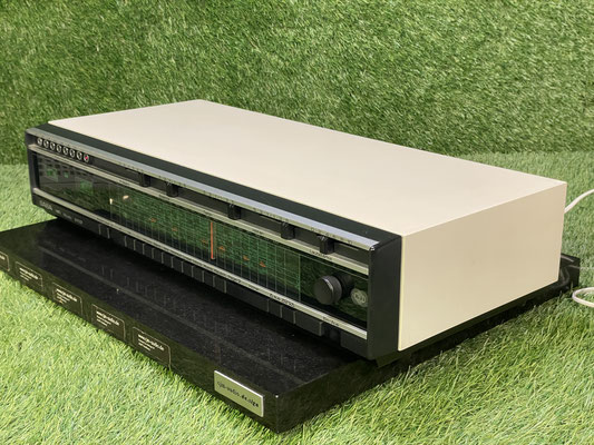 Frontbild Receiver SABA Studio 8100, Seitenansicht
