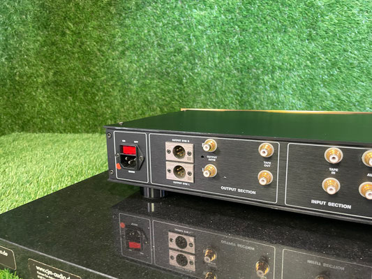 Vorverstärker Burmester 897 Rückseite Cinch XLR Anschlüsse High End Vorstufe