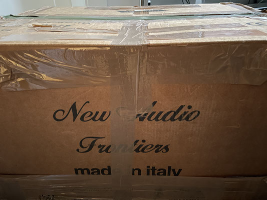 Röhren Vollverstärker New Audio Frontiers Legend Typenschild und Herkunft Italien