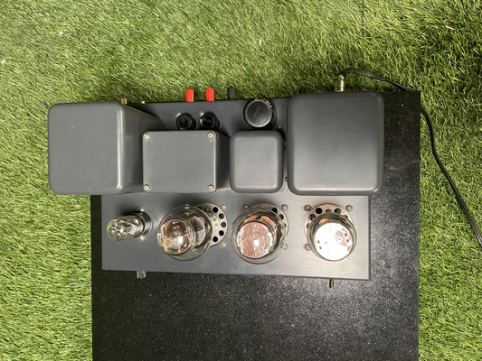 Röhrenendstufe Sun Audio SV 2A3PE Mono Endstufe Oberseite mit Röhrenbestückung