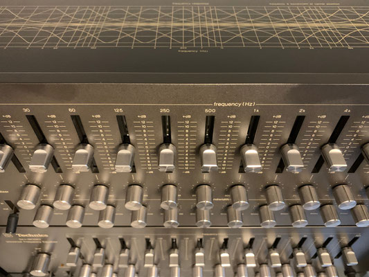Equalizer Technics SH 9090 Universal Frequency Equalizer Bedienelemente Detail