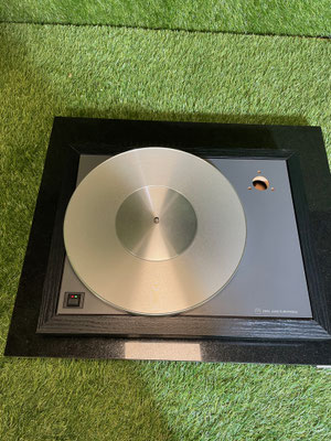 linn-axis-ii-zarge.jpg → Linn Axis II Zarge und Oberseite ohne Tonarm
