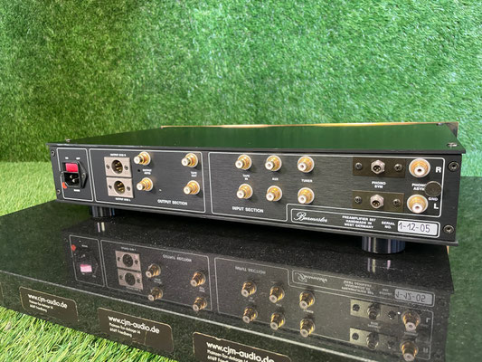 Vorverstärker Burmester 897 Rückseite Cinch XLR Anschlüsse High End Vorstufe