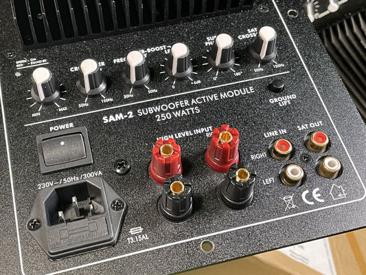 Monacor SAM-2 Rückseite mit Anschlüssen