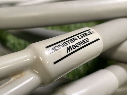 Monster Cable M1 – Reference Line Schriftzug