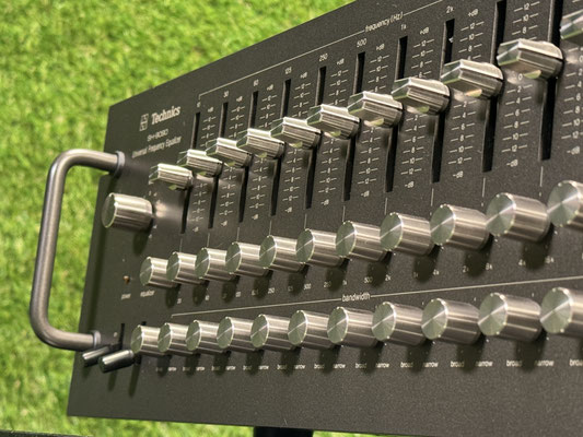 Equalizer Technics SH 9090 Universal Frequency Equalizer Bedienelemente Detail