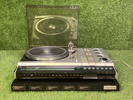 Receiver Philips 22AH832 Frontansicht mit Skala und Instrumenten
